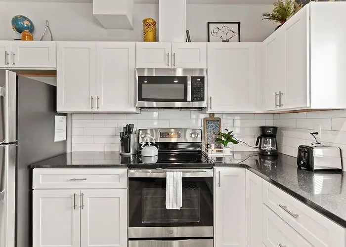 New 2 Bed 2 Bath Near Perry District And Dt