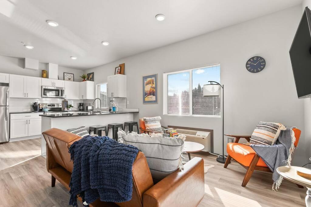New 2 Bed 2 Bath Near Perry District And Dt Apartment *