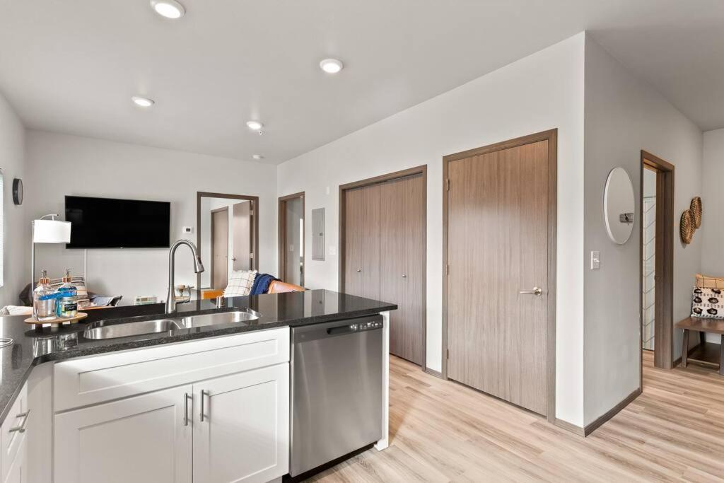 New 2 Bed 2 Bath Near Perry District And Dt * Spokane