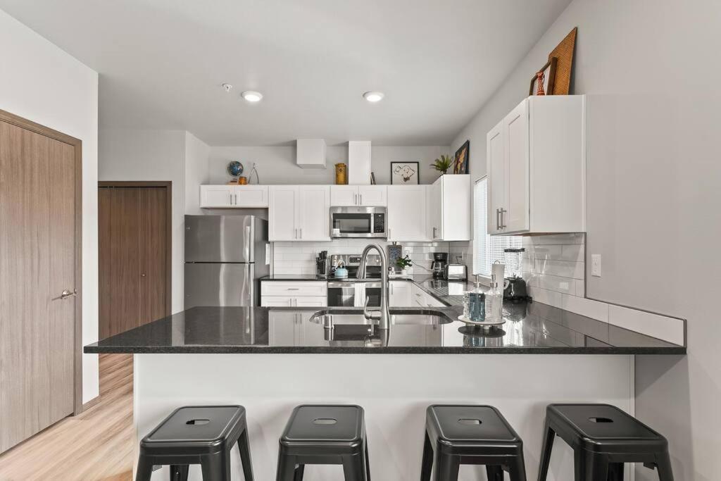 New 2 Bed 2 Bath Near Perry District And Dt *