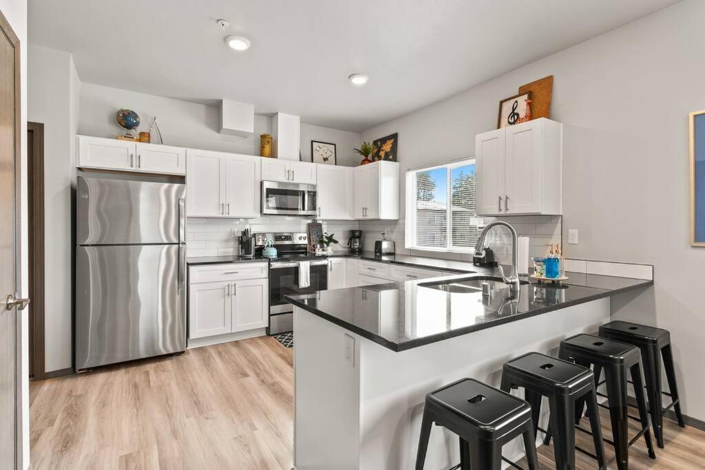 New 2 Bed 2 Bath Near Perry District And Dt